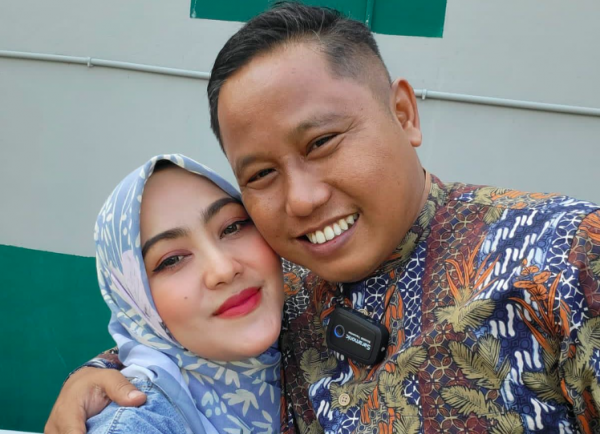 Narji Dan Istri Artis menikahi pramugari cantik. (Foto: Instagram)