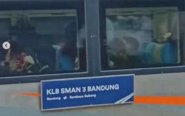 Sman 3 Bandung Sewa Kereta SMAN 3 Bandung menyewa kereta api eksekutif untuk study tour. (Foto: Instagram @infojawabarat)