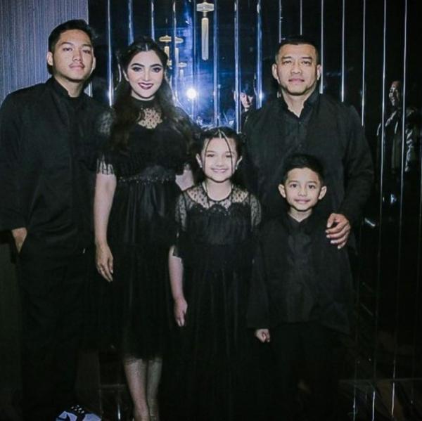 Artis Punya Anak Sambung. (Foto: instagram)