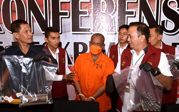 Ant Dokter Gigi Aborsi Ilegal 1 I Ketut Arik Wiantara, dokter gigi tersangka kasus aborsi ilegal di Bali. (Foto: ANTARA)