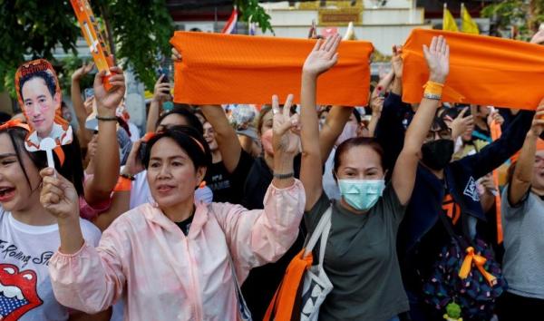 Pemilu Thailand Reu Pemimpin Partai Move Forward dan kandidat PM Thailand Pita Limjaroenrat, menghadiri konferensi pers setelah pemilihan umum, di markas partai di Bangkok, Thailand, 15 Mei 2023. (REUTERS/Athit Perawongmetha)