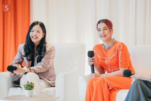 Tasya Farasya Shopee Affiliate Tasya Farasya bersama Head of Marketing Growth Shopee Indonesia Monica Vionna.