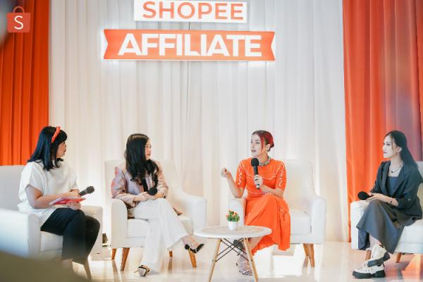 Tasya Farasya Shopee Affiliate Program Tasya Farasya berbagi pengalaman bergabung dalam Shopee Affiliate Program.