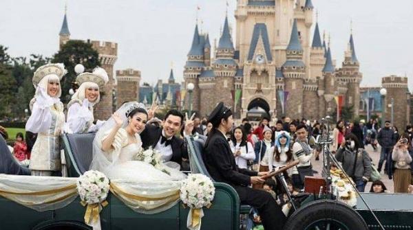 Pernikahan Sandra Dewi Artis lawas dinikahi pengusaha tambang. (foto: Instagram)