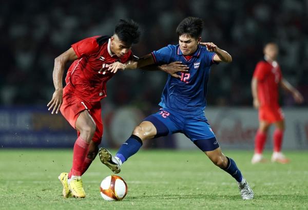 Thailand vs Indonesia FAT) menunjuk Letnan Jenderal Amnuay Nimmano sebagai ketua tim investigasi mengusut insiden baku hantam di final SEA Games 2023. Tim Investigasi itu akan mengumpulkan bukti dengan cepat dan tepat. (foto: REUTERS)
