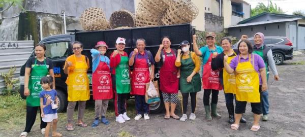 BRI Peduli Sadu Kencana Para perempuan tangguh pejuang lingkungan dari TPS3R Sadu Kencana. (Foto: Dok. BRI)