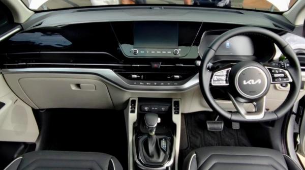 Interior Kia Carens