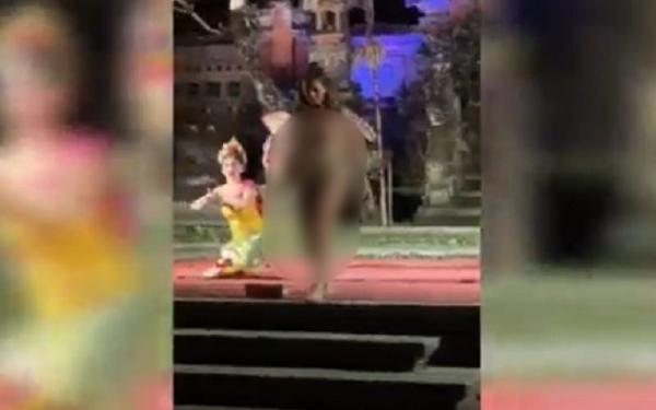 Tangkapan layar bule Jerman telanjang bulat. (Foto: Ketut Catur)