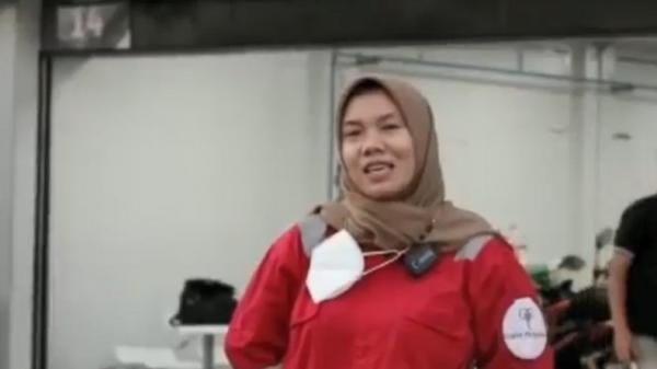 Desi Hariani, Marshal di Sirkuit Mandalika Desi Hariani, Marshal di Sirkuit Mandalika (Foto: iNews/Ema Widiawati)