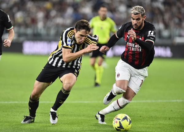 AC MIlan vs Juventus AC Milan menang tipis 1-0 atas Juventus di pekan 37 Liga Italia 2022/2023. Hasil ini membuat AC Milan memastikan tempat di 4 Besar. (foto: REUTERS)