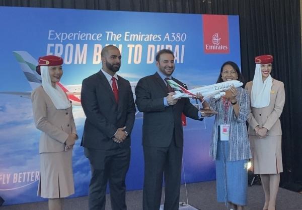 Kedatangan Pesawat Emirates Penyambutan pendaratan perdana pesawat Airbus A380-800 milik maskapai Emirates Airlines, di Bandara Ngurah Rai, Bali.