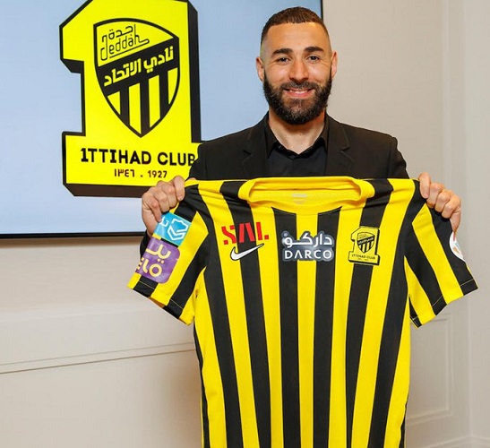 Karim Benzema, resmi bergabung dengan Al Ittihad. Dia kini menyusul sahabatnya Cristiano Ronaldo yang sudah lebih dulu bermain di Liga Arab Saudi. (foto: Twitter/Ittihad.en)