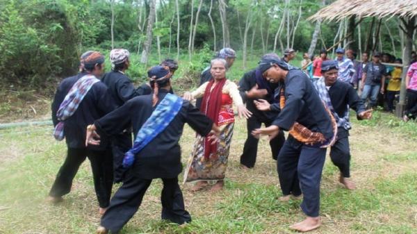 Ronggeng Gunung Pangandaran Ronggeng gunung menjadi salah satu tarian di Jawa Barat yang masih bertahan. (Istimewa)