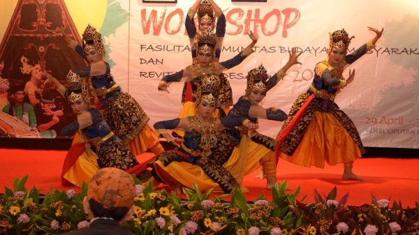 Tari Jaipongan Jaipong menjadi salah satu tarian di Jawa Barat yang cukup populer. (Foto: kebudayaan.kemdikbud.go.id)