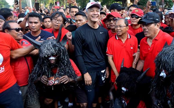 Ant Ganjar Pranowo Bali 1 Ganjar Pranowo dan Gubernur Bali Wayan Koster saat jalan sehat di Lapangan Renon, Denpasar, Sabtu (18/6/2023). (Foto: ANTARA)