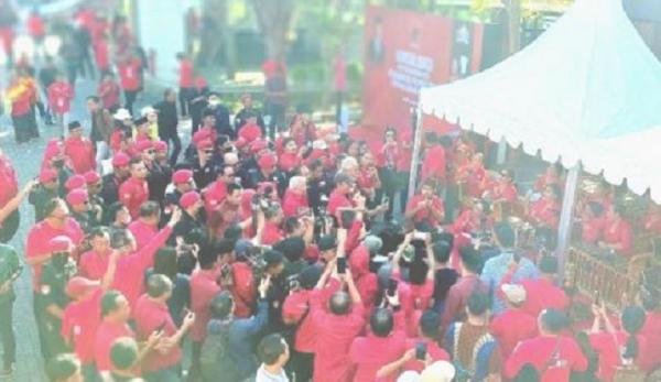 Ganjar Ntb Ganjar Pranowo tiba di kantor DPD PDIP NTB, Minggu (18/6/2023). (Foto: iNewsLombok)