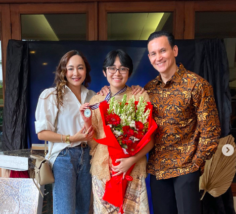 Screen Shot 2023 06 21 At 08 50 12 Mantan pasangan artis kompak hadiri kelulusan anak. (Foto: Instagram)