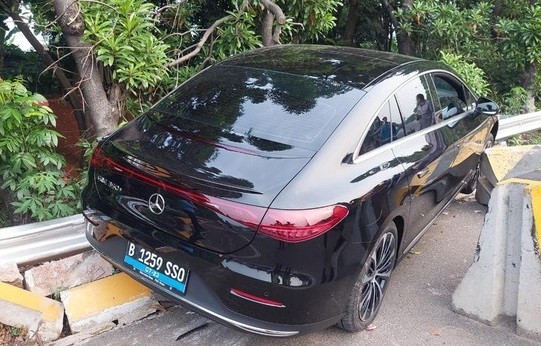 Mercedes Benz Eqe
