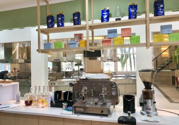 Coffee shop di UPH Coffee shop di UPH (foto: Puti Aini Yasmin)