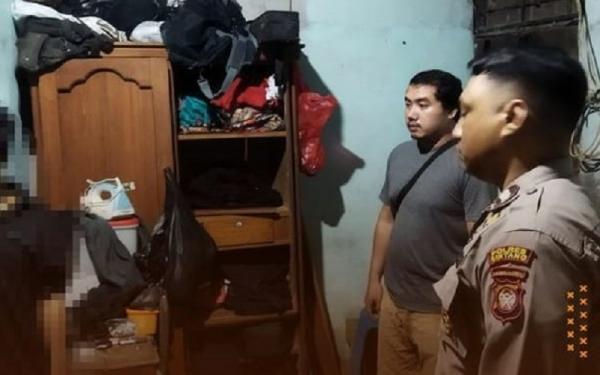 Gantung Diri Sintang Pemuda inisial RJ (22) tewas gantung diri di rumahnya, Rabu (21/6/2023). (Foto: Humas Polres Sintang)