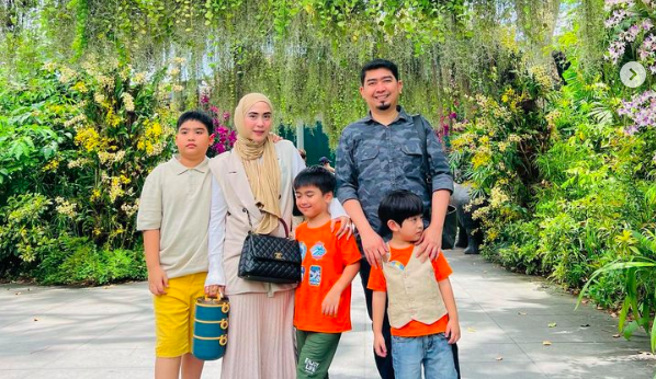 Screen Shot 2023 06 26 At 08 21 06 Artis punya anak kembar. (Foto: instagram)