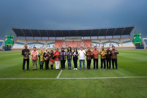 Ratu Tisha Ajak Pencinta Sepak Bola Jaga Stadion GBLA dan Sidolig yang Selesai Direnovasi