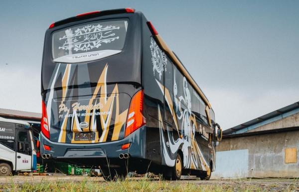 Bus Medium PO Haryanto 2