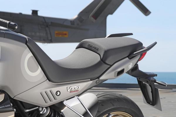 Moto Guzzi V100 Mandello 1