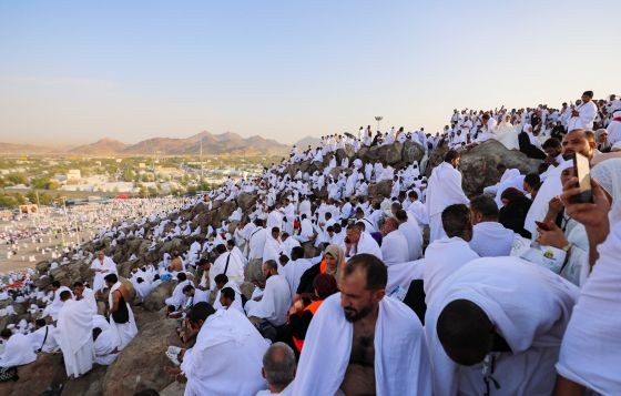 Haji 2023 Wukuf4 5 Reu Jemaah naik ke Jabal Rahmah untuk berdoa (Foto: Reuters)
