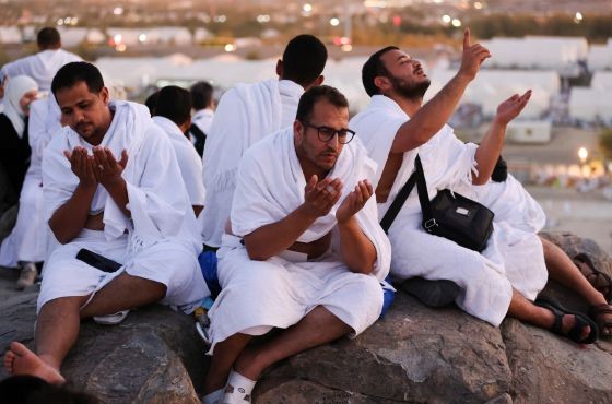 Haji 2023 Wukuf5 5 Reu Jemaah mendaki Jabal Rahmah saat Wukuf di Arafah (Foto: Reuters)