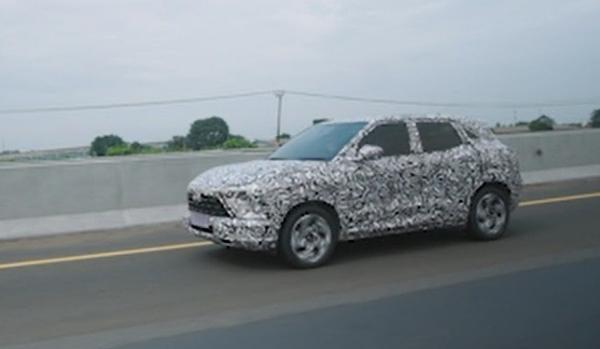SUV Mitsubishi 2