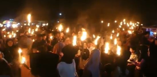 Ribuan masyarakat antusias mengikuti pawai dan takbir keliling Idul Adha di Banyumas, Rabu (28/6/2023). (Foto: iNews)