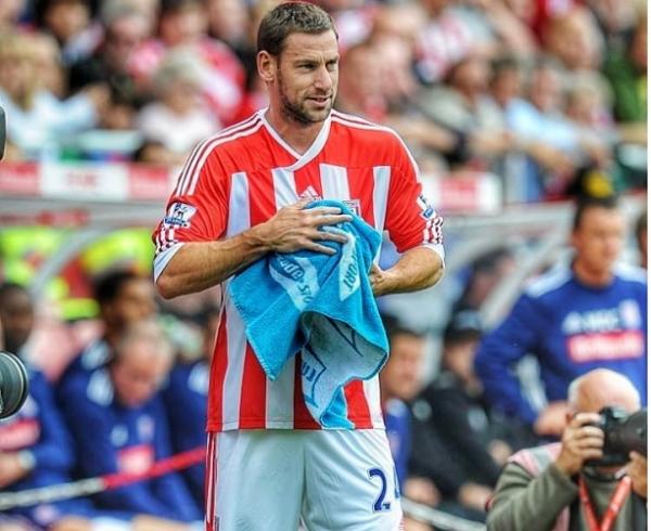 Rory Delap Sosok pemain Liga Inggris Rory Delap menarik untuk dibahas. Delap mempunyai ciri khas lemparan roket seperti Pratama Arhan. (foto: Instagram)
