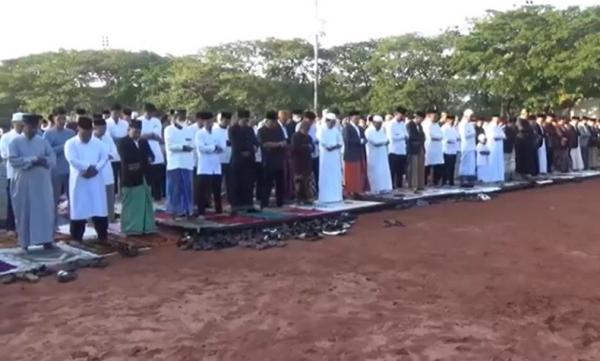 Sholat Idul Adha Lapangan Karebosi Ilustrasi sholat idul fitri salah satu amalan sunnah di Hari Raya.