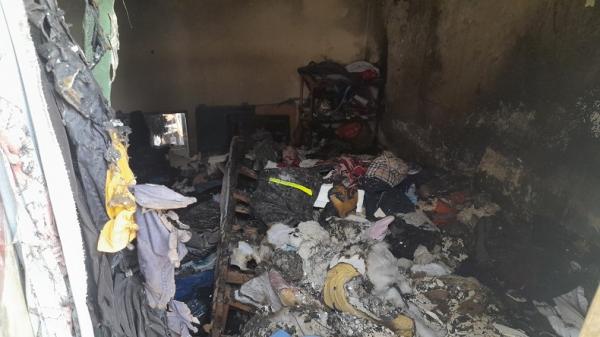 Kebakaran di Cakung 2 Kondisi rumah kontrakan usai suami bakar istri dan dua anaknya di Cakung (Foto: Danandaya Putra)