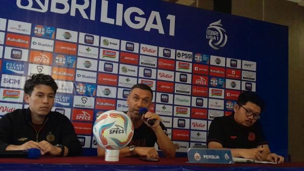 Persija Thomas Doll Pelatih Persija Thomas Doll menyinggung soal pemain asing tambahan saat konferensi pers, Minggu (2/7/2023). (Foto: MPI/Andri Bagus Syaeful)
