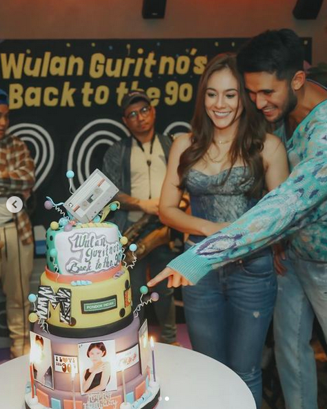 7D5DC9E1 321C 475E A6DD E07A59574A70 Potret mesra Wulan Guritno dan Sabda Ahessa. (foto: Instagram)