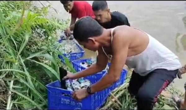 Mobil Terjun Ke Sungai 1