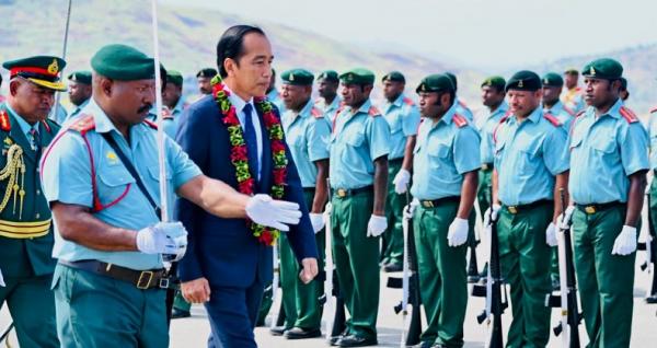 Presiden Jokowi 22 Presiden Jokowi tiba dalam kunjungan kerja di Papua Nugini (Foto: Biro Setpres)