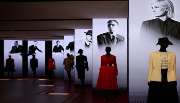 brand fashion Christian Dior, salah satu brand fashion termahal di dunia. Foto: Reuters