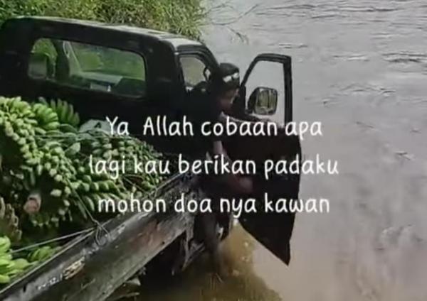 Viral Mobil Pikap Hanyut