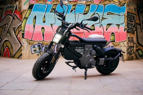 BMW CE 02 1