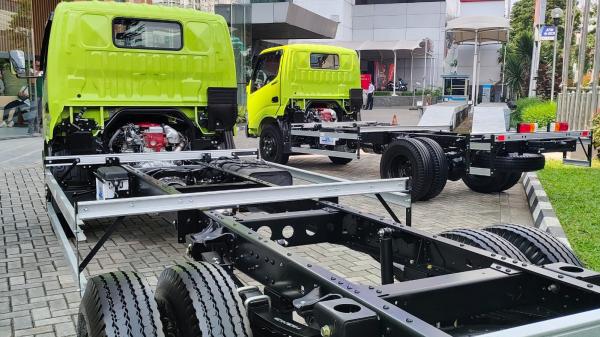 Truk Hino 1