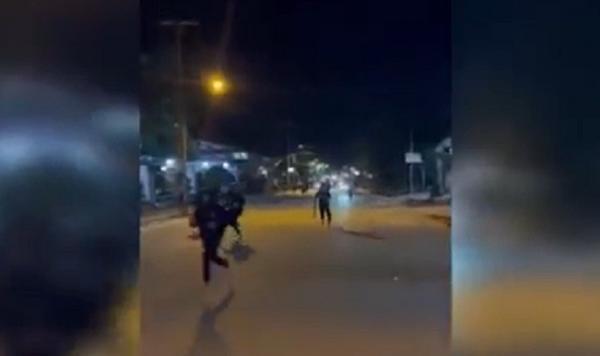Tawuran Singkawang Tangkapan layar tawuran di depan rumah dinas Wali Kota Singkawang. (Foto: Rizki Kurnia)