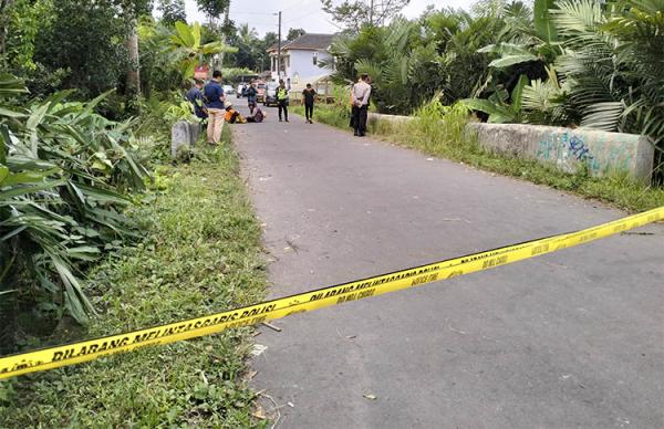 Mutilasi Sleman Tim gabungan mencari potongan tubuh korban mutilasi di Turi, Sleman, DIY.(Foto: Erfan Erlin)