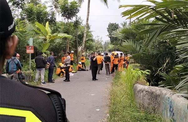 pencarian mutilasi Sleman Petugas SAR melakukan pencarian di jembatan Bedog. (Foto: MPI/erfan Erlin)