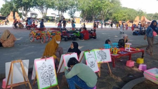 Alun-alun Sangkala Buana Alun-alun Sangkala Buana jadi tempat rekreasi masyarakat. (FOTO: istimewa)