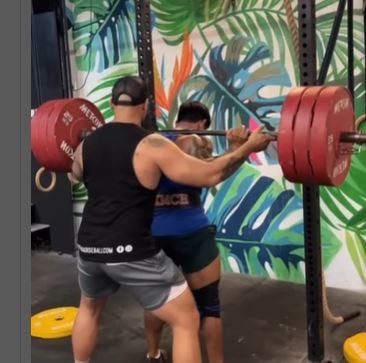 Binaragawan Bali Justyn Vicky meninggal tertimpa barbel seberat 200 kilogram di Paradise Gym, Sanur, Denpasar telah dimakamkan di Jember, Jawa Timur. (Foto: Instagram @justynvickybali_island)