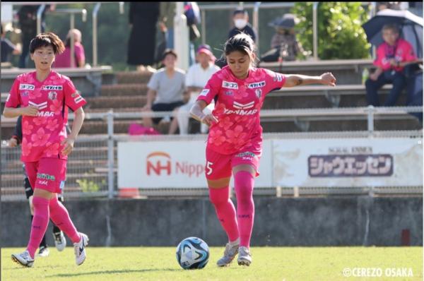 Pemain asal Indonesia, Zahra Muzdalifah menjadi pahlawan kemenangan Cerezo Osaka Ladies di laga uji coba. Dia mencetak gol saat timnya menang tipis atas Ehime FC dengan skor 1-0 (foto: Instagram/cerezo_ladies)