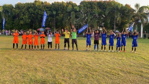 Turnamen sepak bola Mentok Community Soccer. Turnamen sepak bola Mentok Community Soccer. (Foto: Ist)